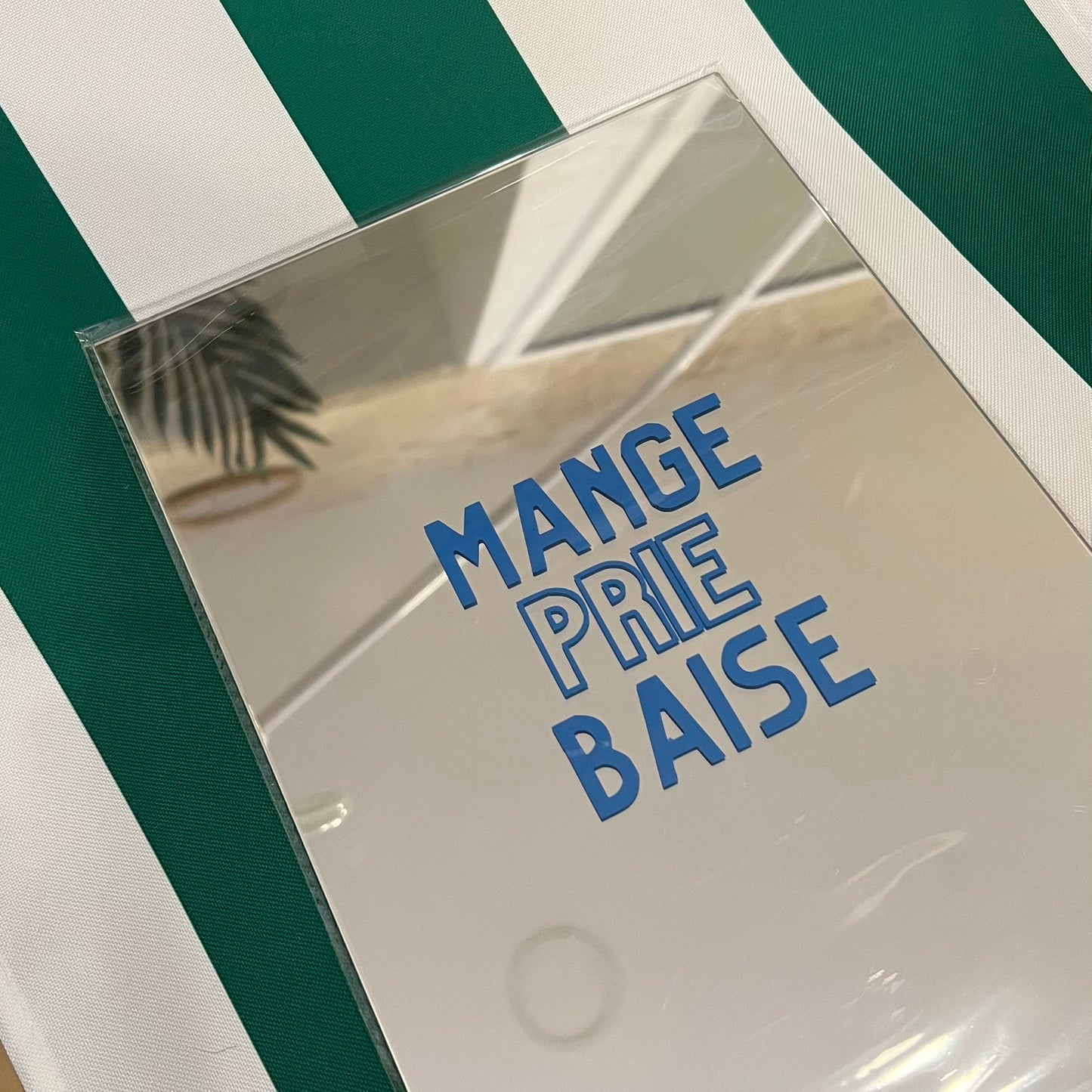 Mange, Prie, Baise